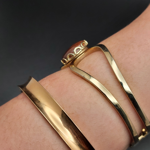 Elegant Gold Tone Bracelets 2 pcs - Picture 6 of 7